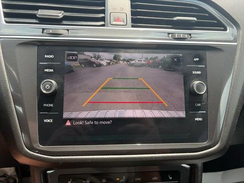 Used 2023 Volkswagen Tiguan SE AWD/4WD image 19
