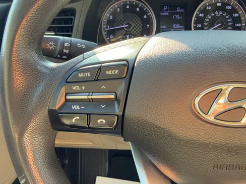 Used 2019 Hyundai Elantra SE FWD image 20