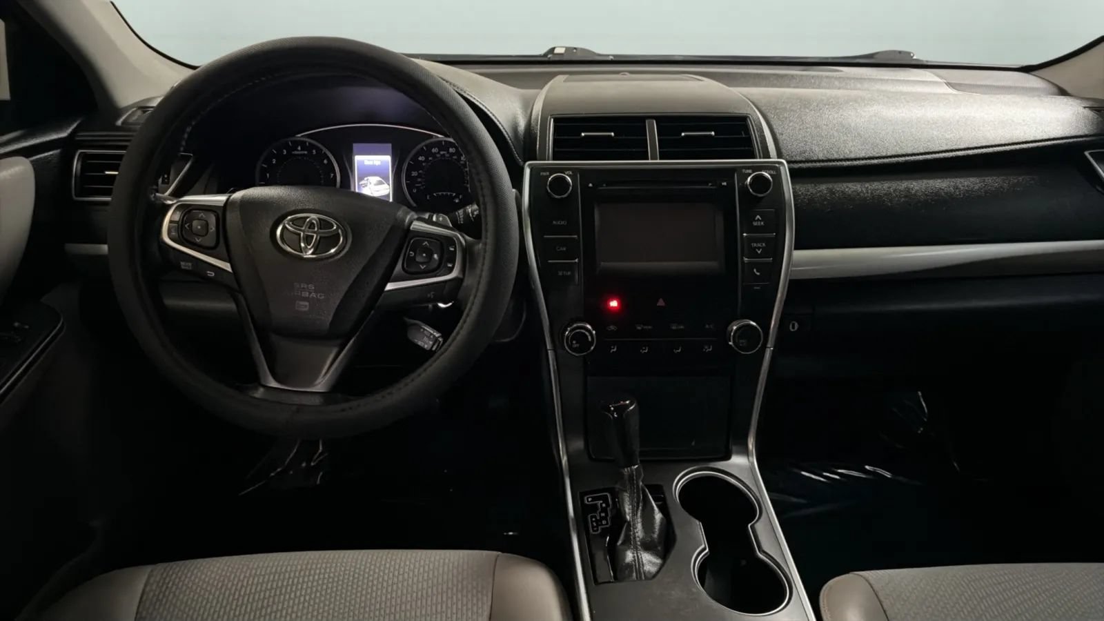 Used 2017 Toyota Camry SE w/ Protection Package (Q2) FWD image 11