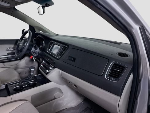 Used 2019 Kia Sedona LX image 27
