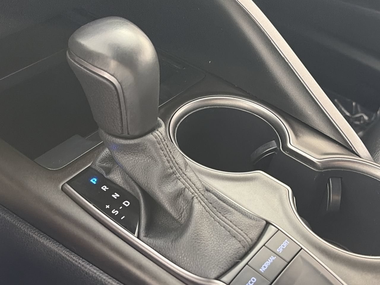 Used 2023 Toyota Camry SE FWD image 15
