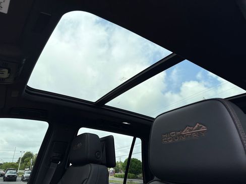 Certified 2026 Chevrolet Tahoe High Country AWD/4WD image 19