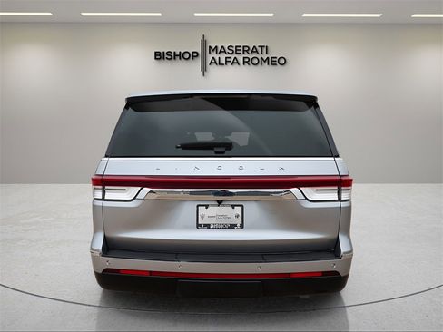 Used 2023 Lincoln Navigator Reserve image 6