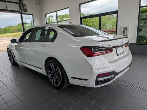 Used 2022 BMW 740i xDrive w/ M Sport Package AWD/4WD image 6