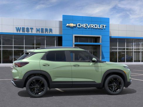 Used 2026 Chevrolet TrailBlazer LT w/ Midnight Edition AWD/4WD image 5
