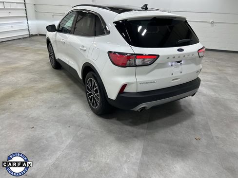 Used 2022 Ford Escape Titanium image 9