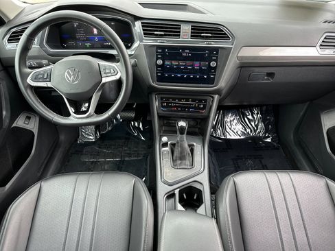Used 2024 Volkswagen Tiguan SE image 12