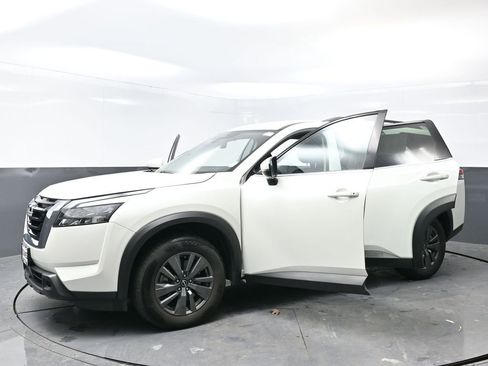 Used 2024 Nissan Pathfinder SV image 57