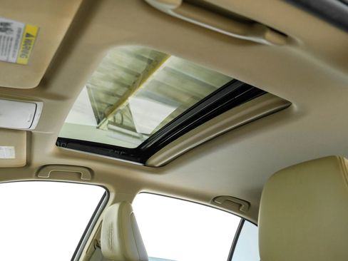 Used 2016 Honda Accord Touring image 4