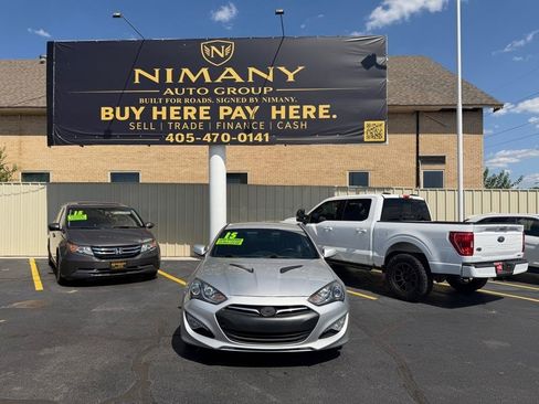 Used 2015 Hyundai Genesis 3.8 RWD image 2