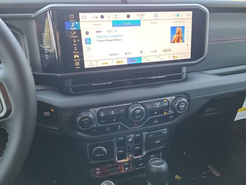 New 2025 Jeep Gladiator Rubicon w/ Convenience Group image 12