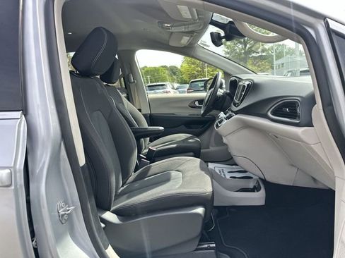 Used 2023 Chrysler Voyager LX FWD image 29