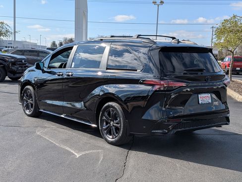 Used 2025 Toyota Sienna XSE w/ XSE Premium Package image 6