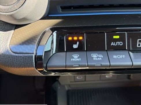 Used 2025 Toyota Prius Limited image 50