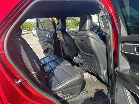 Used 2020 Ford Explorer XLT w/ Equipment Group 202A RWD image 31