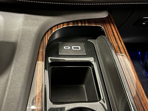 Used 2022 Cadillac Escalade Premium Luxury w/ LPO, Illumination Package image 11