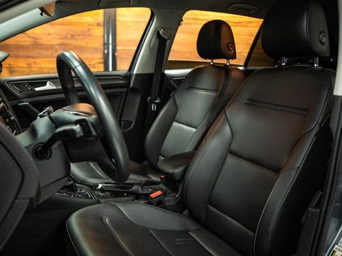 Used 2020 Volkswagen Golf 4-Door image 9