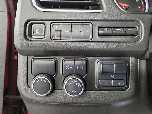 Used 2021 Chevrolet Tahoe High Country w/ Premium Package image 32