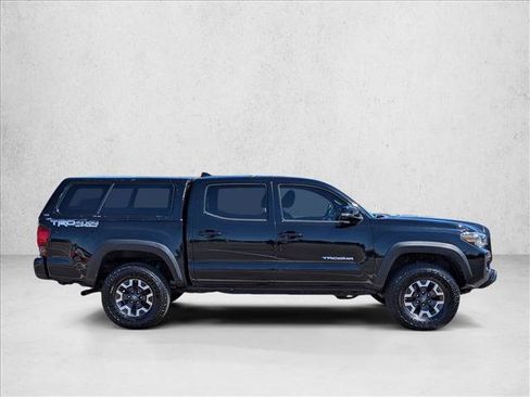 Used 2018 Toyota Tacoma TRD Off-Road AWD/4WD image 4