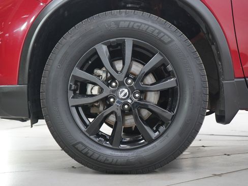 Used 2017 Nissan Rogue SV w/ Midnight Edition image 28