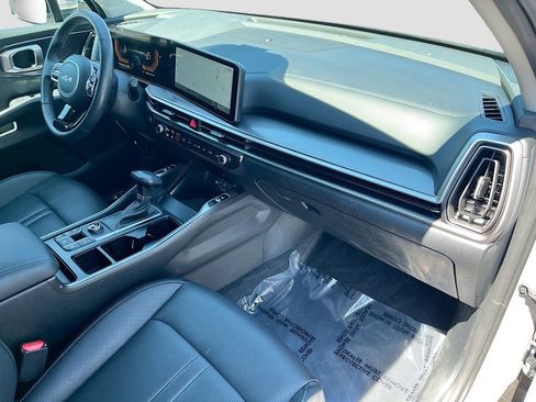 Certified 2025 Kia Sorento S image 35