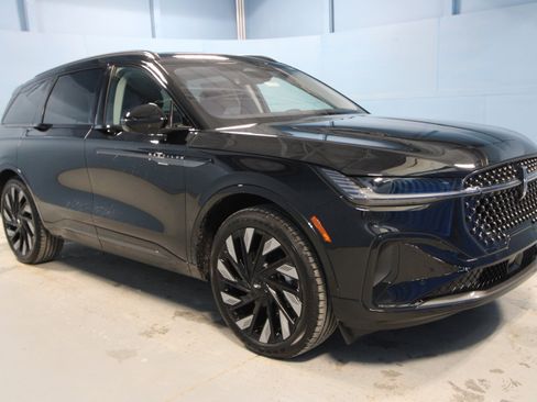 New 2026 Lincoln Nautilus Reserve w/ Jet Appearance Package AWD/4WD image 1