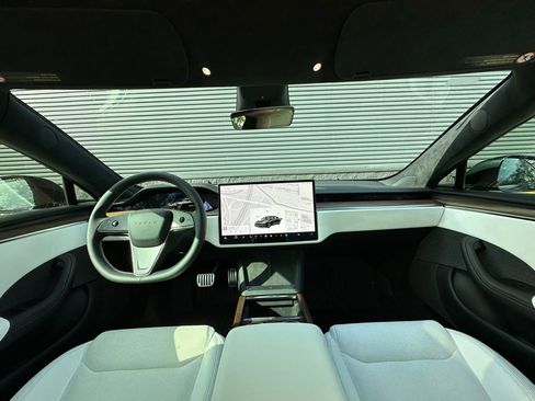 Used 2022 Tesla Model S image 6