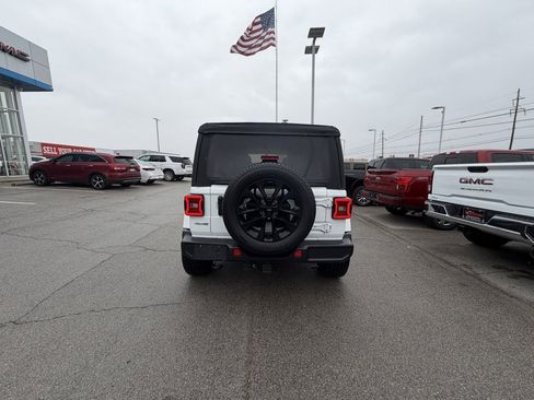 Used 2021 Jeep Wrangler Unlimited Sahara image 4