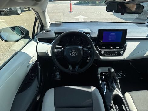 Used 2024 Toyota Corolla LE FWD image 11