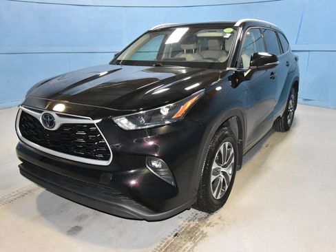 Used 2022 Toyota Highlander XLE AWD/4WD image 26