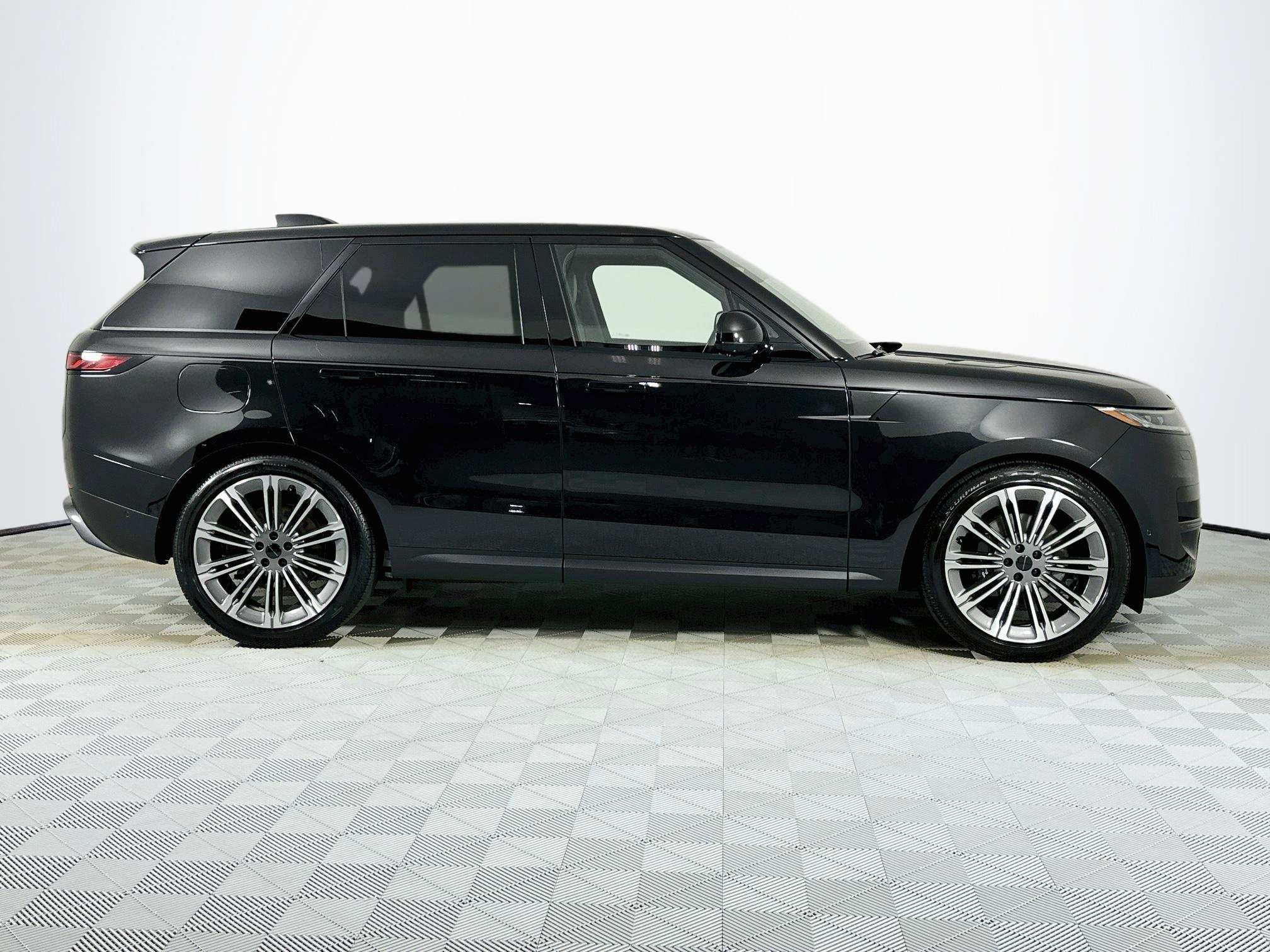 New 2027 Land Rover Range Rover Sport SE AWD/4WD image 4