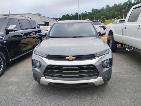Used 2023 Chevrolet TrailBlazer LT w/ Convenience Package FWD image 2