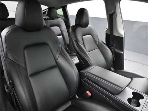 Used 2023 Tesla Model Y Long Range image 24
