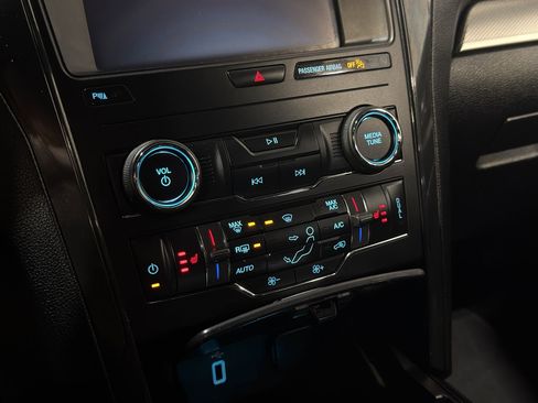 Used 2018 Ford Explorer XLT w/ Equipment Group 201A image 20