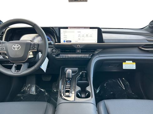 New 2025 Toyota Crown Signia Limited w/ Advanced Technology Package image 12