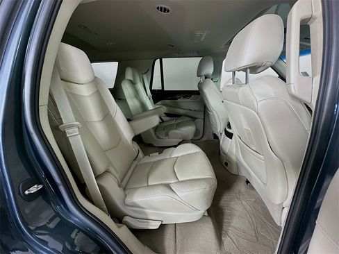 Used 2019 Cadillac Escalade Luxury image 29
