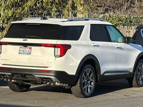 Used 2025 Ford Explorer Platinum w/ Ultimate Package image 3