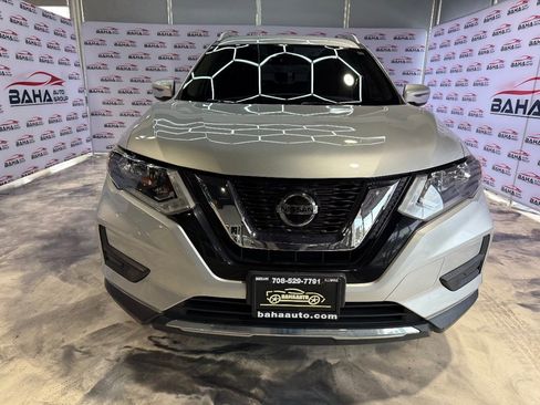 Used 2020 Nissan Rogue SV image 2