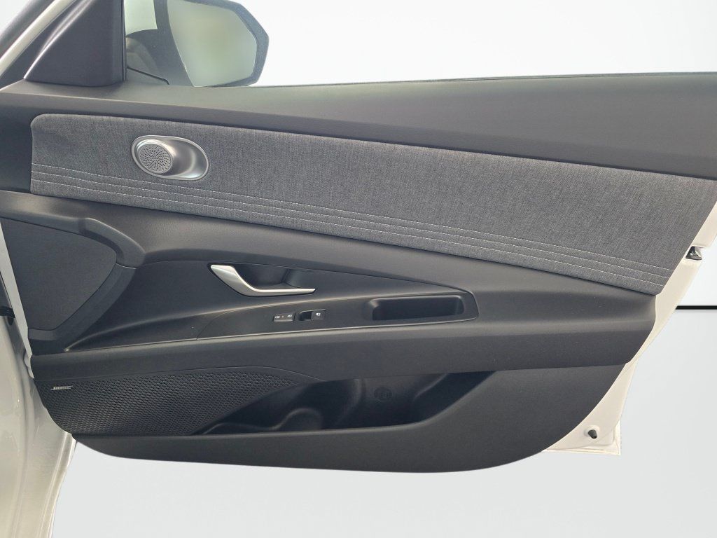 New 2026 Hyundai Elantra Limited FWD image 40