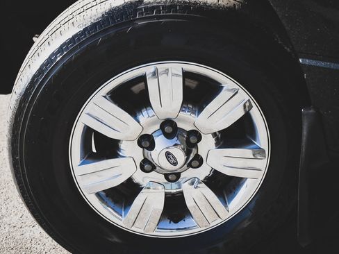 Used 2012 Ford F150 XLT w/ XLT Chrome Pkg image 19