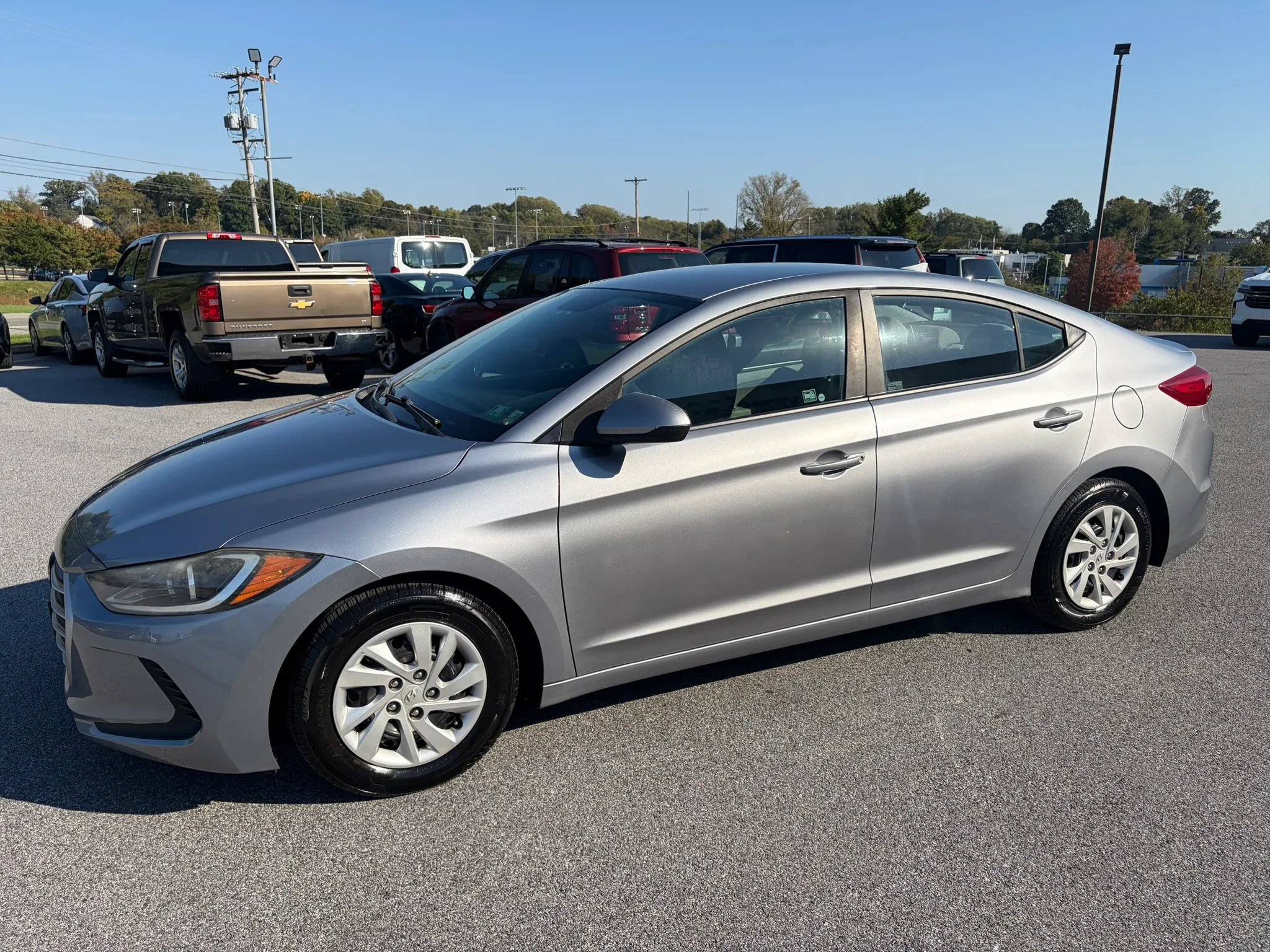 Used 2017 Hyundai Elantra SE FWD image 2