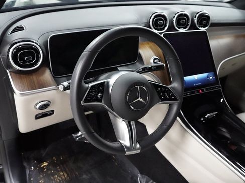 Used 2024 Mercedes-Benz GLC 300 4MATIC image 12