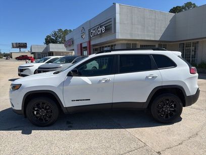 Used 2023 Jeep Cherokee Altitude Lux