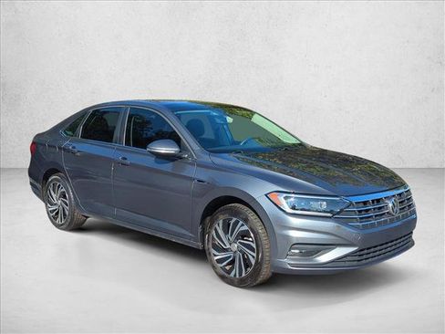 Used 2021 Volkswagen Jetta SEL Premium image 3