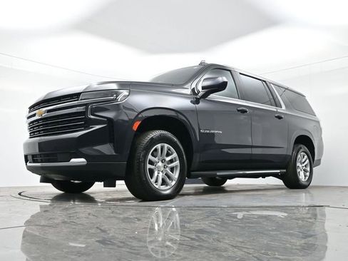 Used 2024 Chevrolet Suburban LT image 29