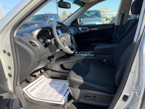 Used 2017 Nissan Pathfinder SV image 10