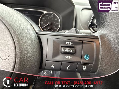 Used 2024 Nissan Rogue SV image 21