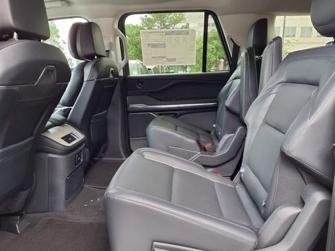 New 2026 Lincoln Navigator L Premier AWD/4WD image 8