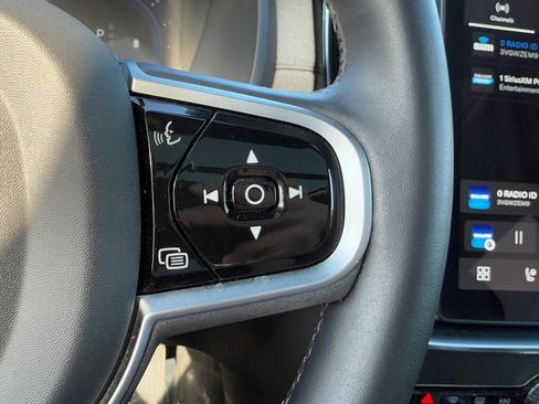 Certified 2025 Volvo XC90 B6 Plus image 19