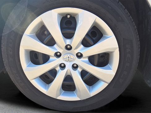 Used 2021 Toyota Corolla LE image 19